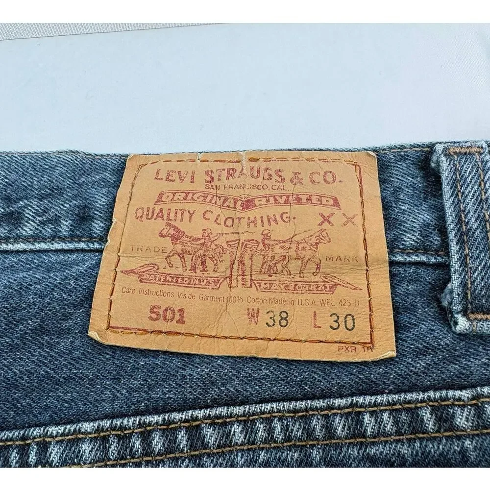 Men's Levi's 38 x 30 501 button fly blue jeans